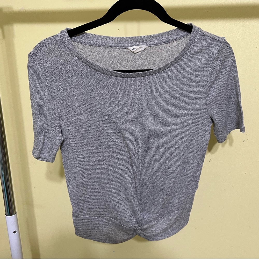 Aeropostale gray crop top with front twist